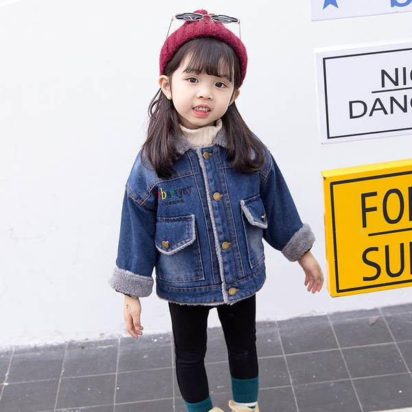 Sügisene teksajakk voodri ja värvilise aplikatsiooniga seljal