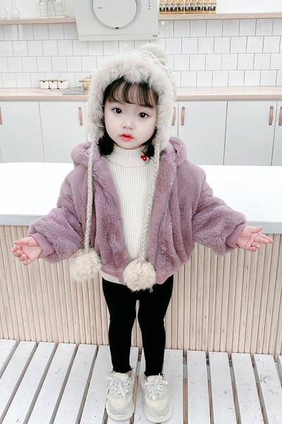 Jakna za djevojčice s kapuljačom u ljubičastoj boji