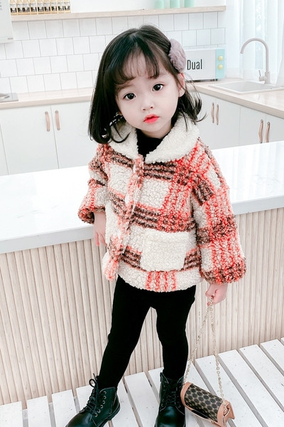 Moodne taskute ja nööpidega laste jope tüdrukutele