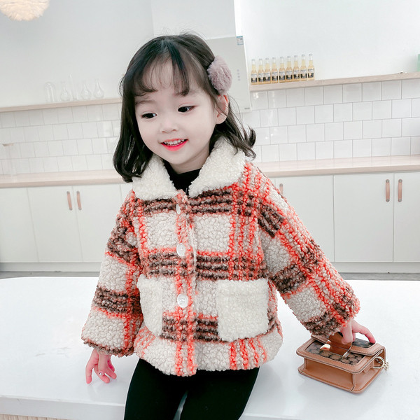 Moodne taskute ja nööpidega laste jope tüdrukutele