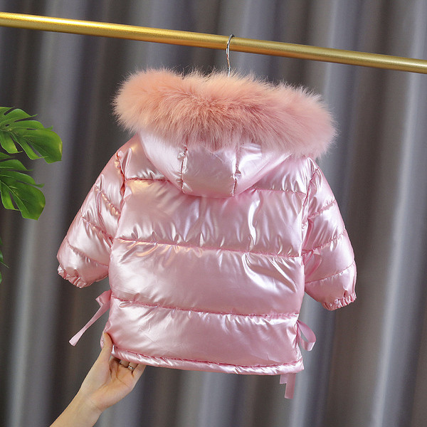 Moodne kapuutsiga ja udusulgedega laste soojendaja tüdrukutele