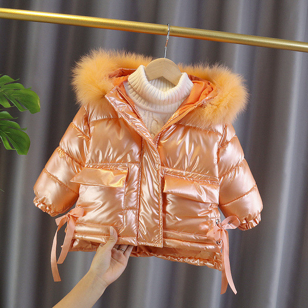 Moodne kapuutsiga ja udusulgedega laste soojendaja tüdrukutele