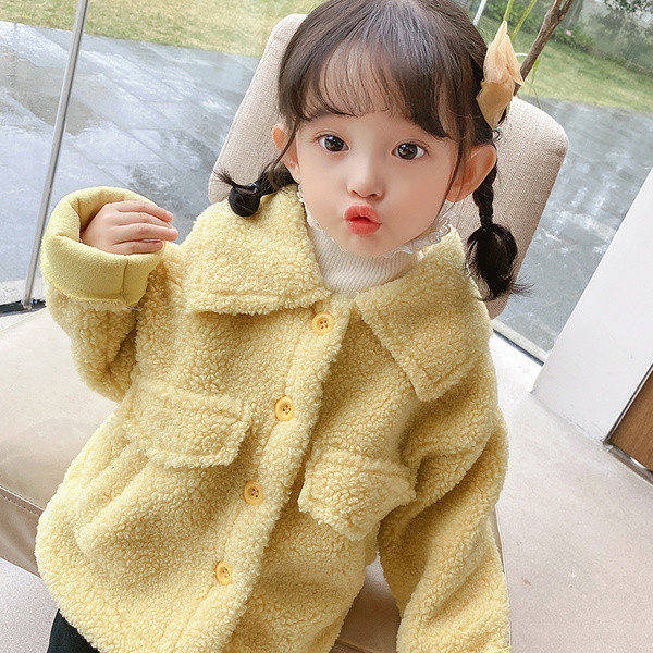 Kohev krae ja nööpidega lastemantel