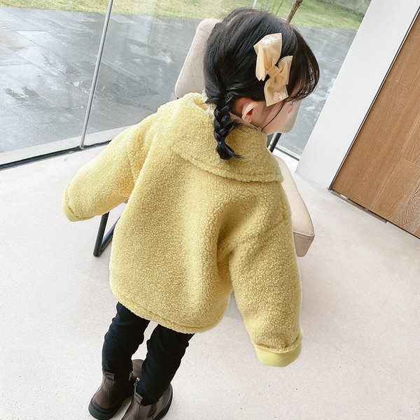 Kohev krae ja nööpidega lastemantel