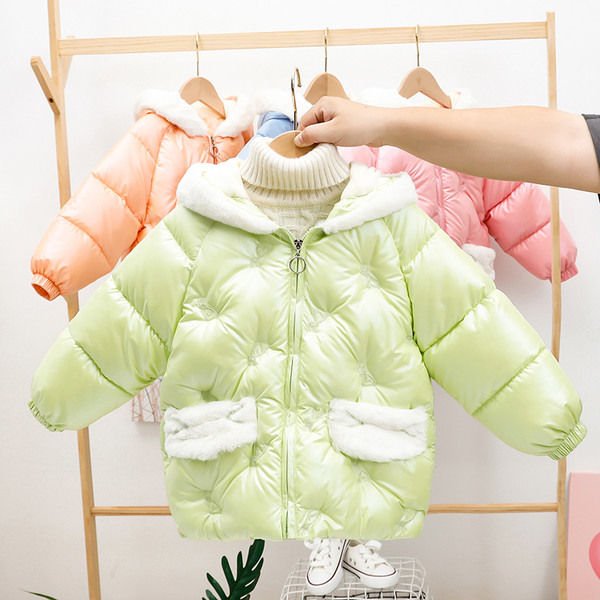 Talvine laste jope sulekapuutsiga ja 3D elemendiga