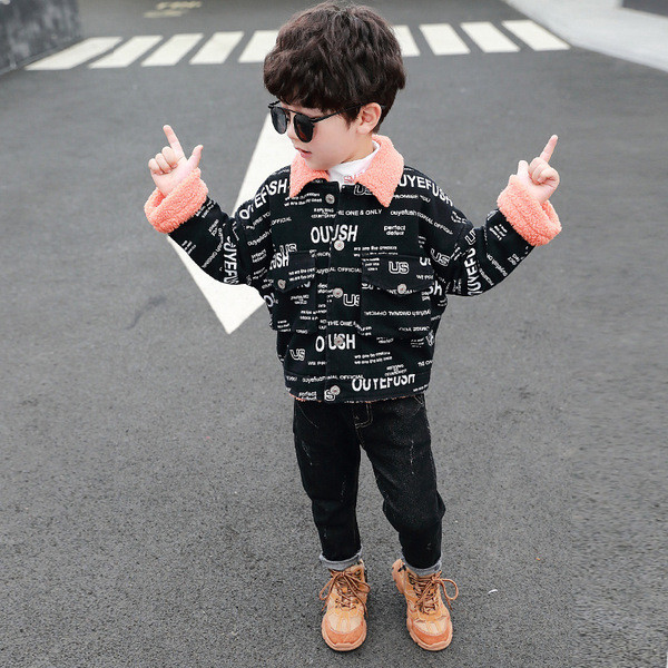 Sooja voodri ja kirjadega laste jope poistele