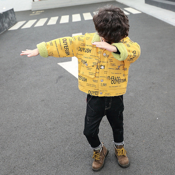 Sooja voodri ja kirjadega laste jope poistele