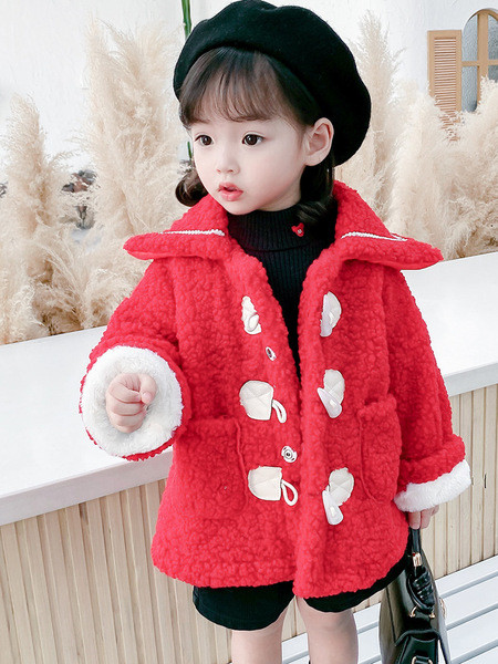 Nööpide ja taskutega kohev lastemantel