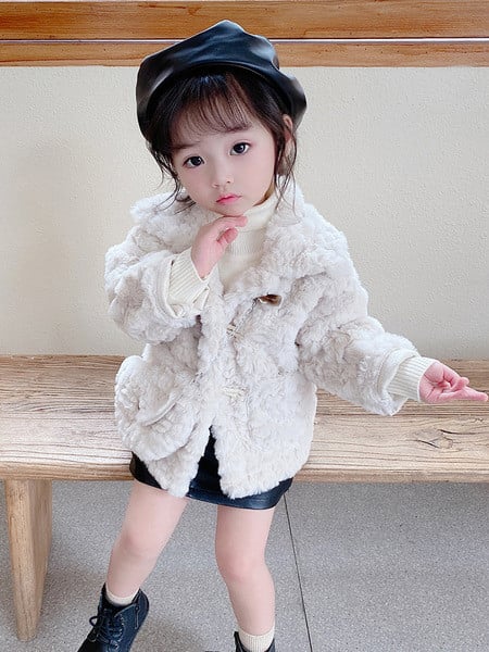 Pehmus krae ja nööpidega lastemantel