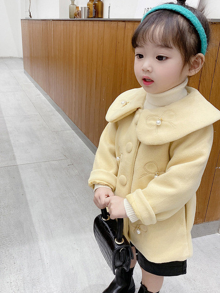 Moderan dječji kaput s perlama i gumbima