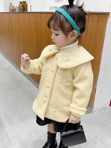 Moderan dječji kaput s perlama i gumbima