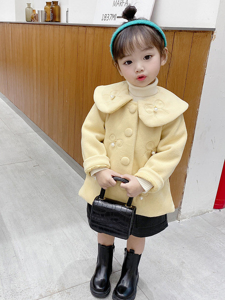 Moderan dječji kaput s perlama i gumbima