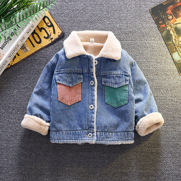 Moodne pehme voodri ja aplikatsiooniga teksajakk poistele