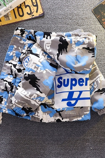 Dječja jakna u boji za dječake sa kapuljačom i natpisom