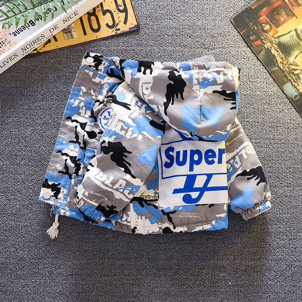 Dječja jakna u boji za dječake sa kapuljačom i natpisom