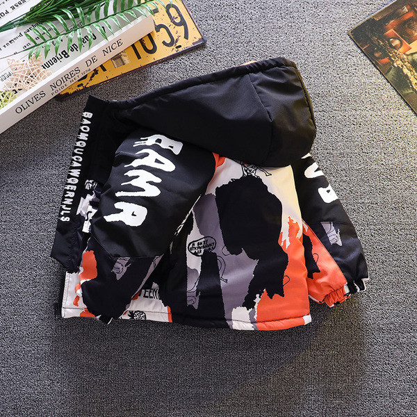 Πολύχρωμο παιδικό μπουφάν για αγόρια με κουκούλα και επιγραφή