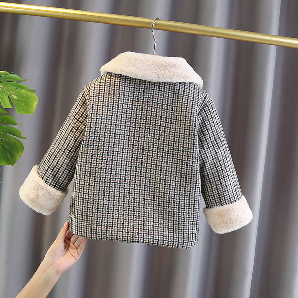 Pehme voodri ja taskutega laste ruuduline mantel tüdrukutele