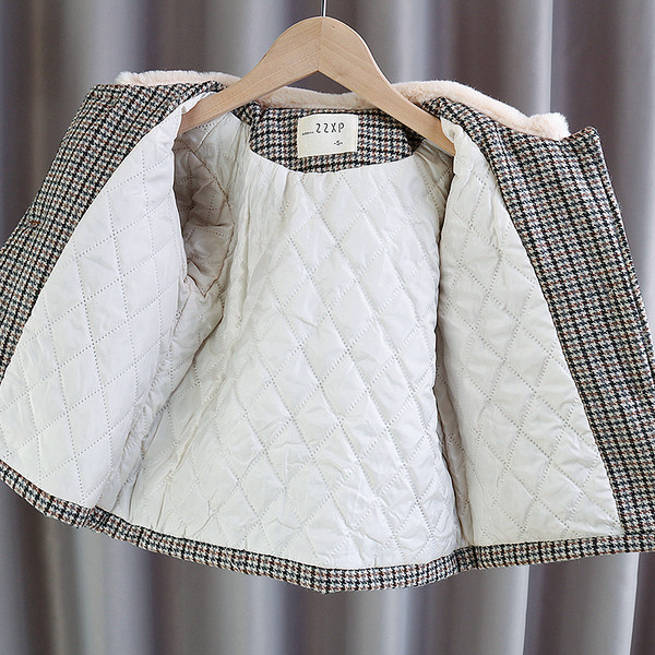 Pehme voodri ja taskutega laste ruuduline mantel tüdrukutele