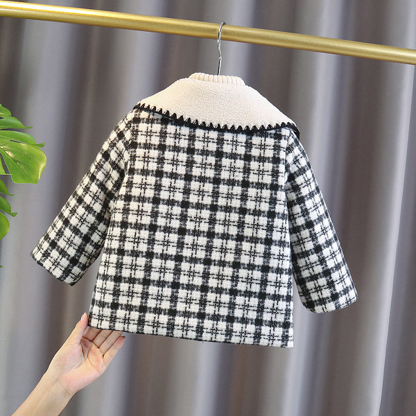 Novi model kariranog dječjeg kaputa za djevojčice na gumbe