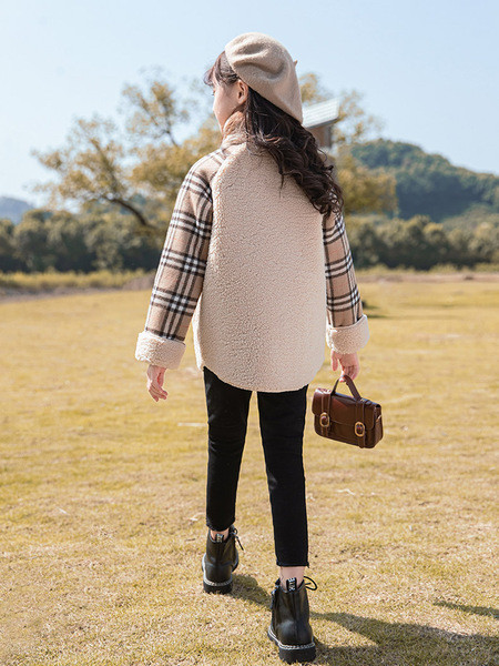 Nööpide ja kõrge kraega laste sulemantel