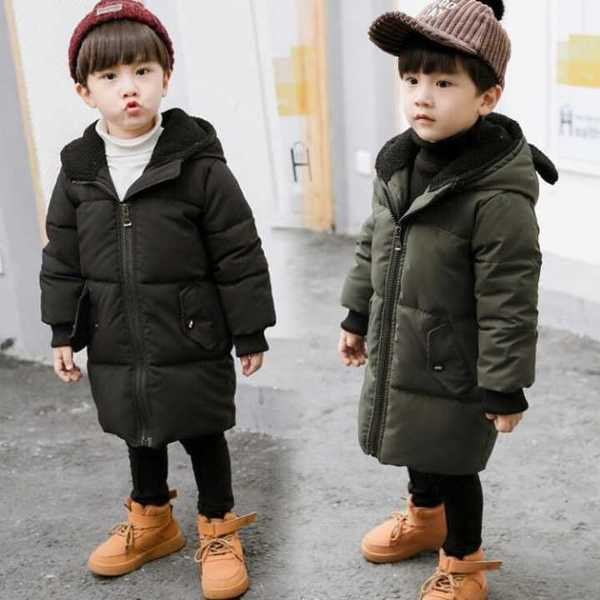 Poiste talvejope värvilise aplikatsiooniga seljal