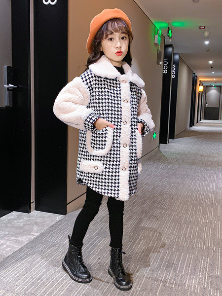 Laste ruuduline mantel must-valge ja udusulgedega