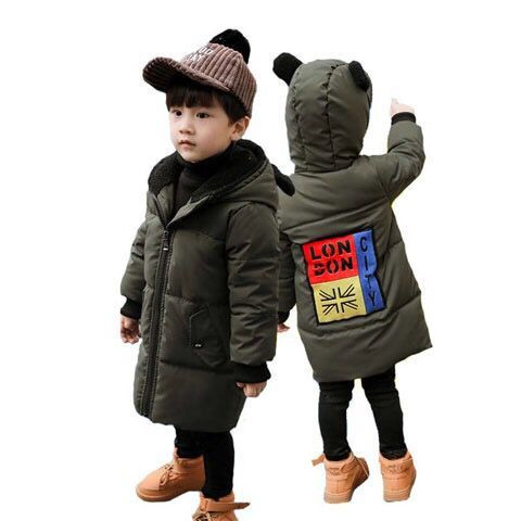 Kapuutsi ja lukuga talvejope poistele - keskmise pikkusega