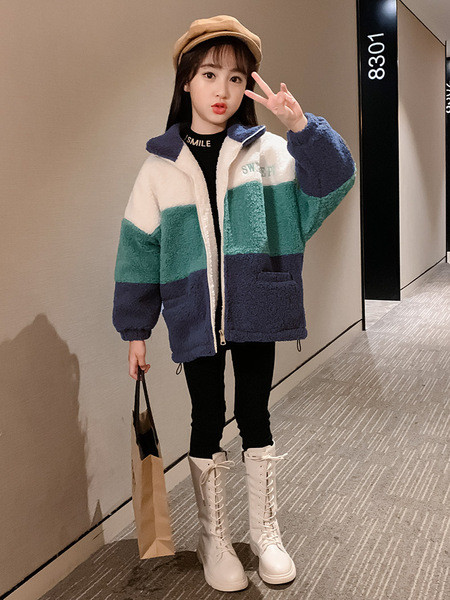 Laste vabaaja lukuga ja klassikalise kraega sulejope