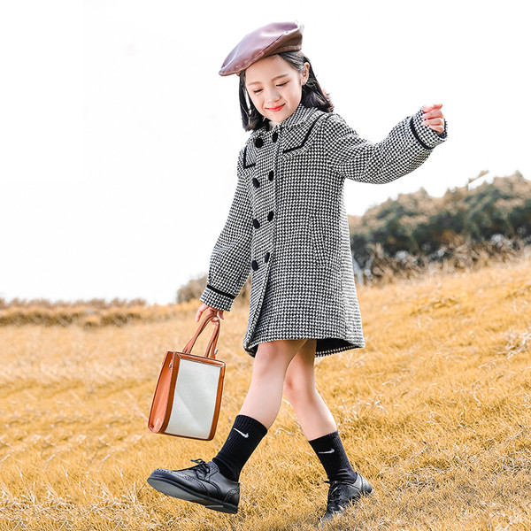 Ruuduline nööpide ja kraega lastemantel - tüdrukutele