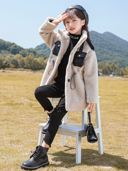 Παιδικό παλτό με κορδόνι στη μέση σε μπεζ χρώμα