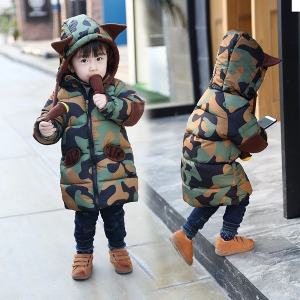 Keskmise pikkusega laste talvejope luku ja kapuutsiga