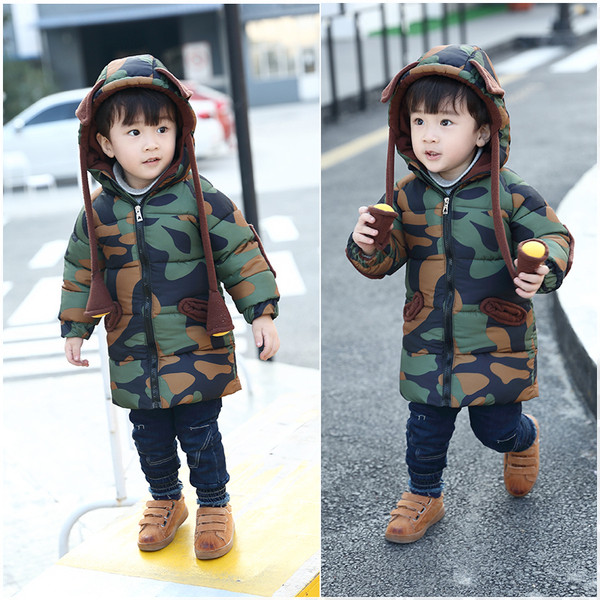 Keskmise pikkusega laste talvejope luku ja kapuutsiga