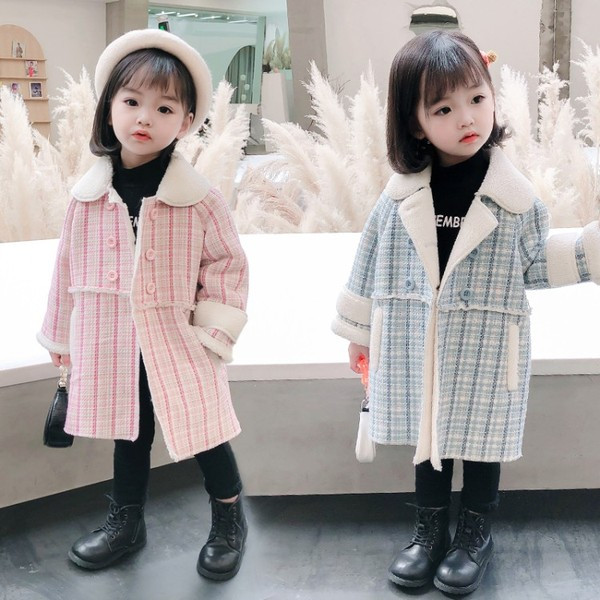 Ruuduline nööpide ja kraega lastemantel tüdrukutele