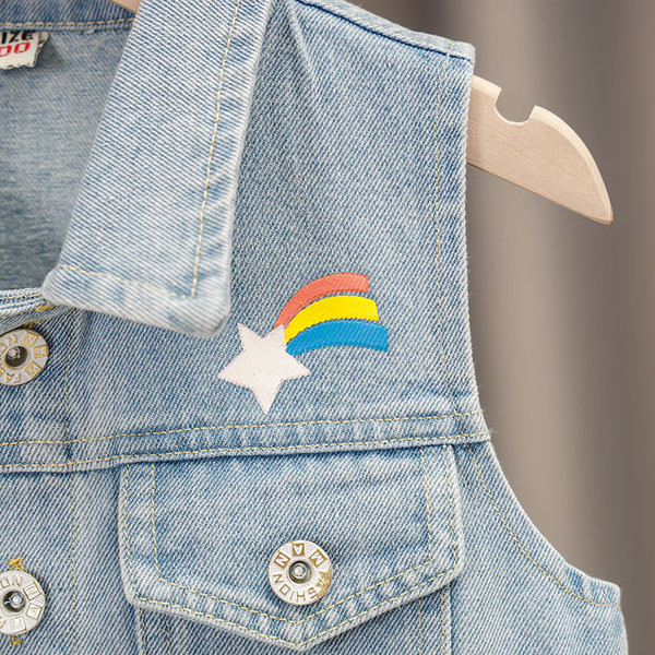 Νέο μοντέλο παιδικό τζιν γιλέκο με απλικέ στη πλάτη