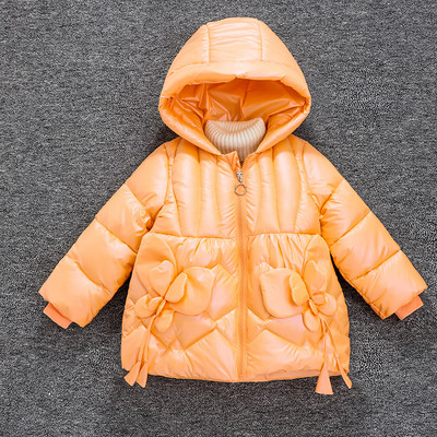 Moodne 3D elemendi ja kapuutsiga talvine laste jope