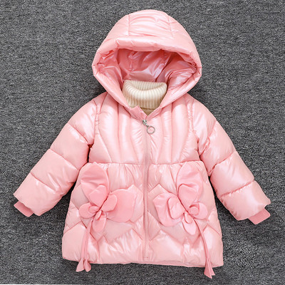 Moodne 3D elemendi ja kapuutsiga talvine laste jope