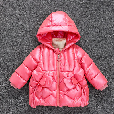 Moodne 3D elemendi ja kapuutsiga talvine laste jope