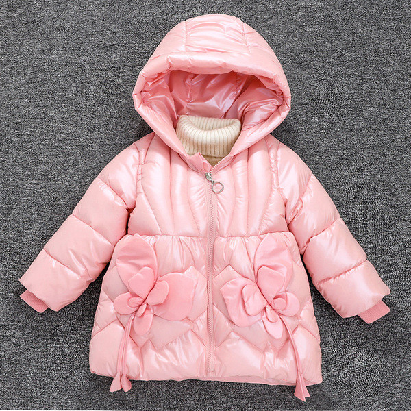 Moodne 3D elemendi ja kapuutsiga talvine laste jope