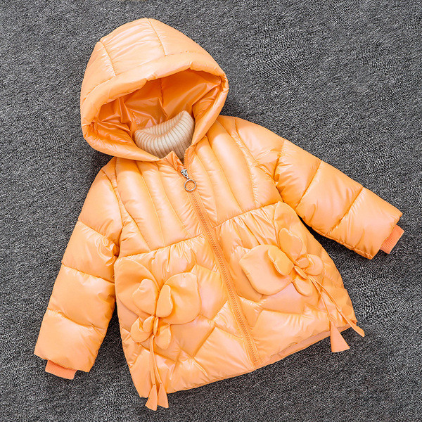 Moodne 3D elemendi ja kapuutsiga talvine laste jope