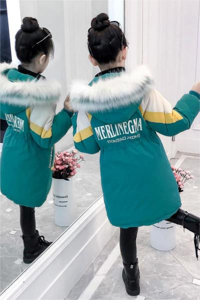 Zimska jakna za djevojčice srednje dužine s paperjem na ovratniku