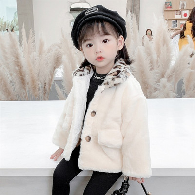 Tüdrukutele sobiv nööpide ja taskutega laste sulejope