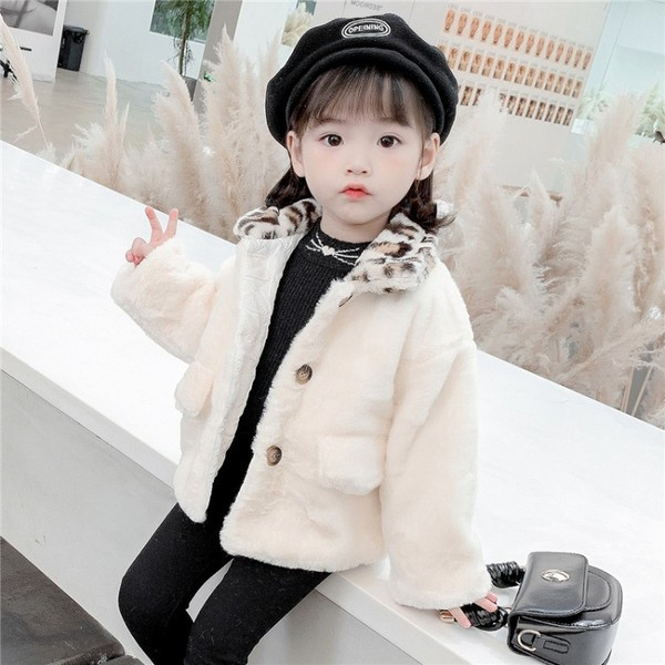 Tüdrukutele sobiv nööpide ja taskutega laste sulejope