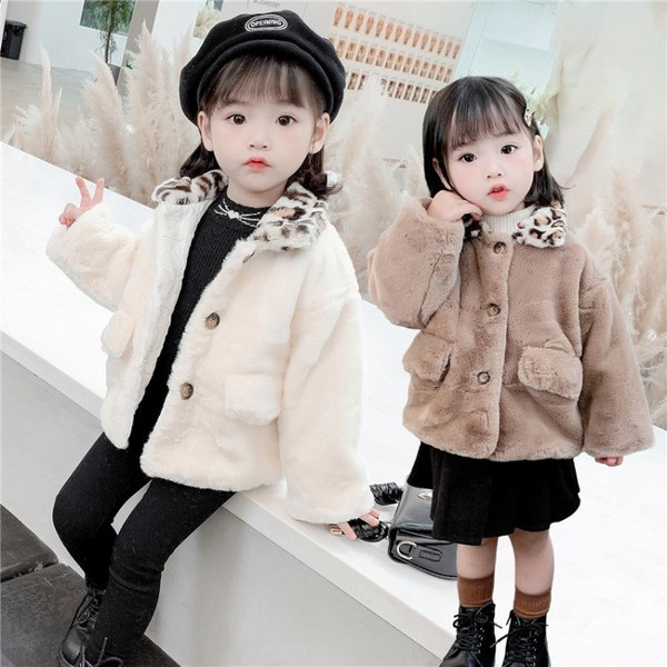 Tüdrukutele sobiv nööpide ja taskutega laste sulejope