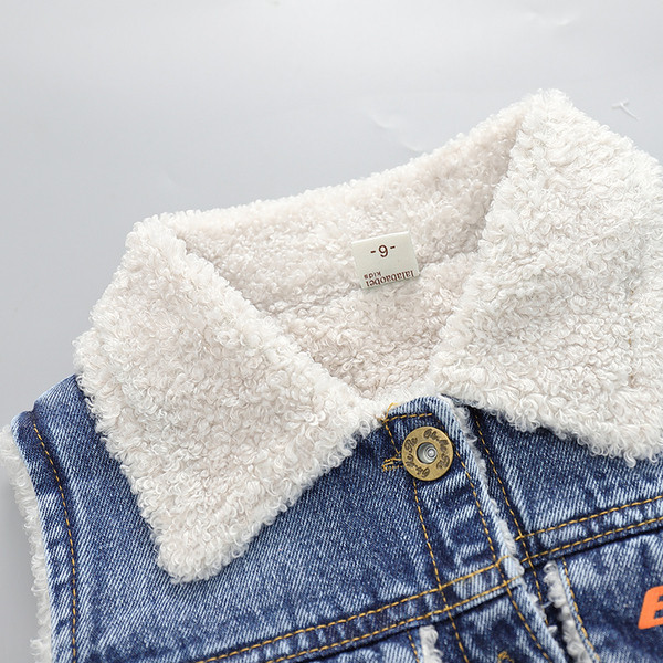 Moderni dječji traper prsluk s mekom postavom i aplikacijom