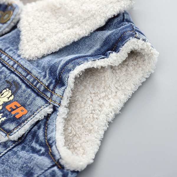 Moderni dječji traper prsluk s mekom postavom i aplikacijom