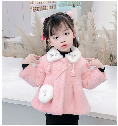 Kaasaegne krae ja nööpidega lastemantel tüdrukutele