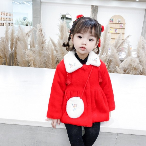 Kaasaegne krae ja nööpidega lastemantel tüdrukutele