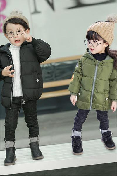 Bērnu rudens jaka ar krāsainu apdruku un kapuci - unisex modelis