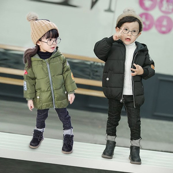 Bērnu rudens jaka ar krāsainu apdruku un kapuci - unisex modelis