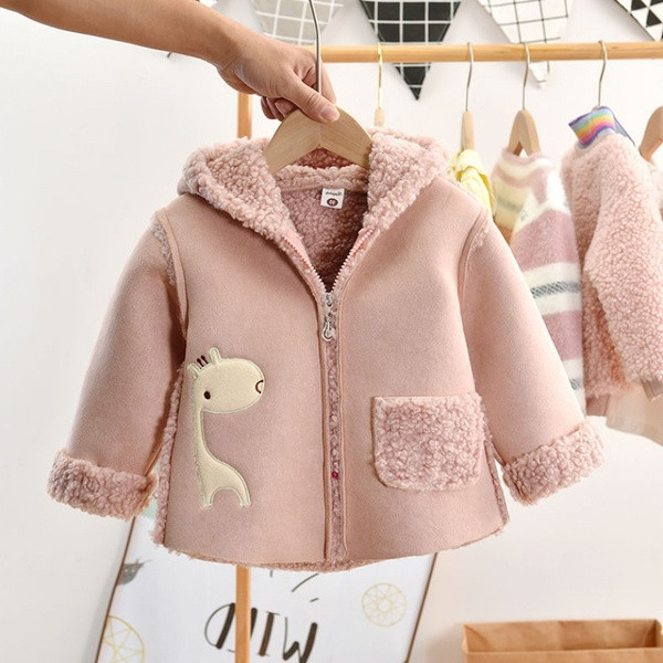 Dječja bunda s kapuljačom i šarenim natpisima